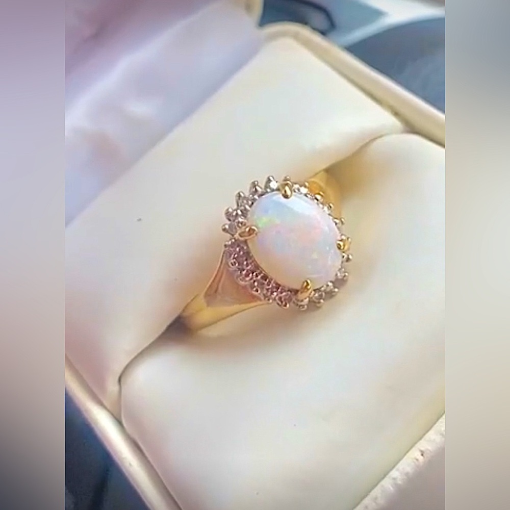 10K Yellow Gold Ring, Oval-Shaped Opal Stone, Diamonds *Host Pick*Rare find